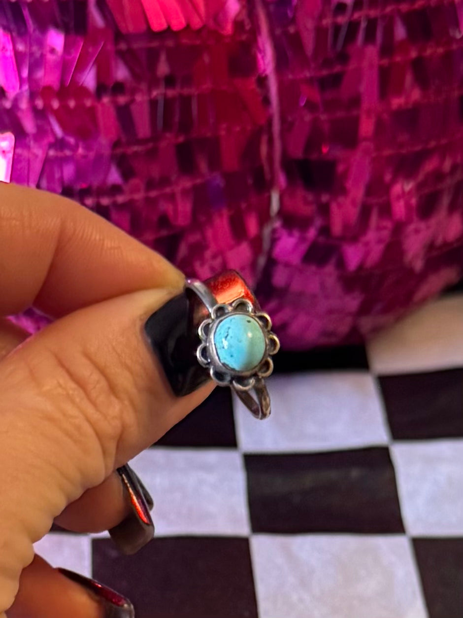 Cute Floral Persian Ring - Size 8.75